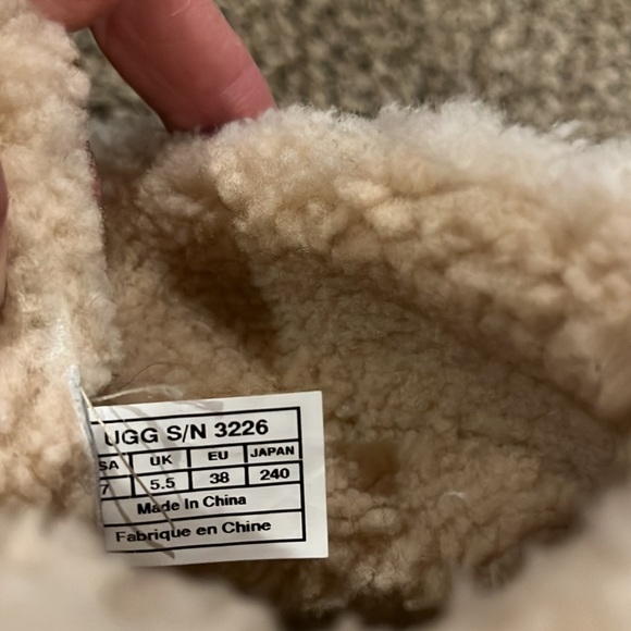 Like new size 7 Ugg lace up winter boots. - Picture 11 of 16